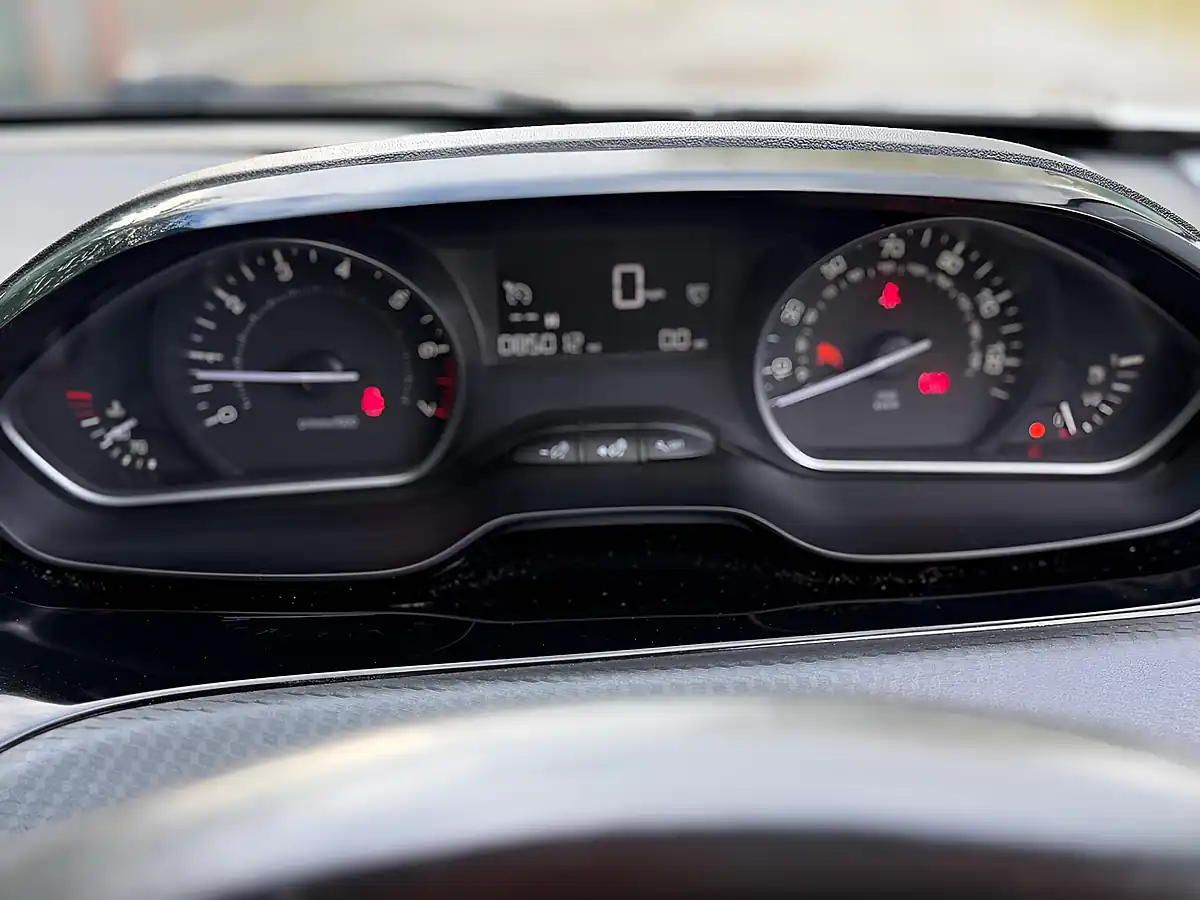 Used 2018 Peugeot 208 Signature White - Interior and Exterior details 16