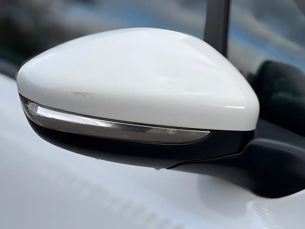 Used 2018 Peugeot 208 Signature White - Interior and Exterior details 3