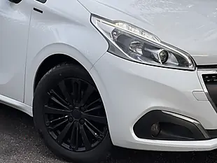 Used 2018 Peugeot 208 Signature White - Interior and Exterior details 5