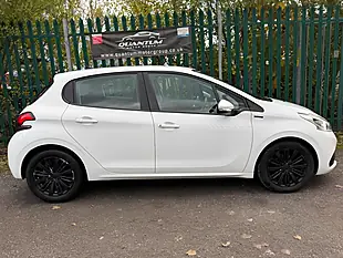 Used 2018 Peugeot 208 Signature White - Interior and Exterior details 8