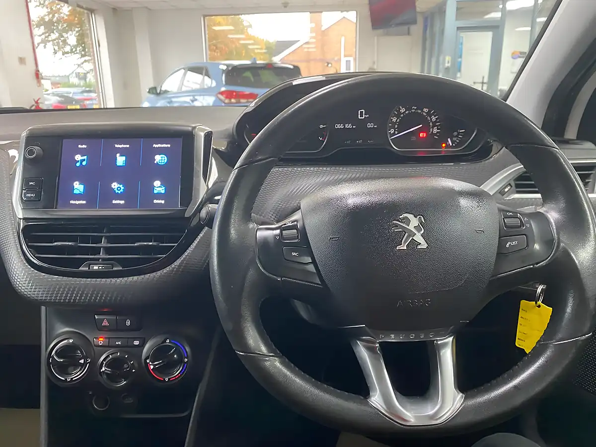 Used 2018 Peugeot 208 Signature White - Interior and Exterior details 10