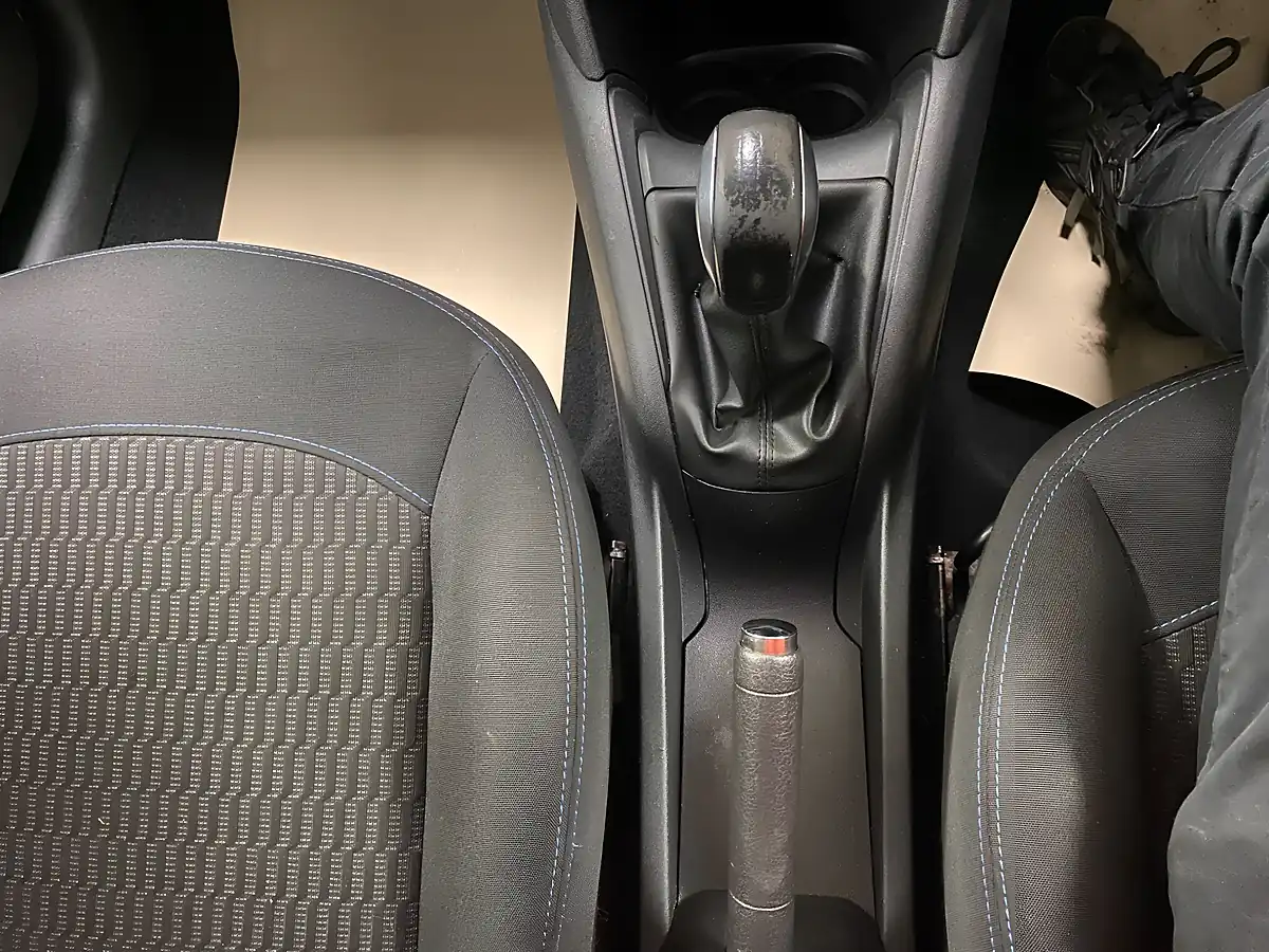 Used 2018 Peugeot 208 Signature White - Interior and Exterior details 14
