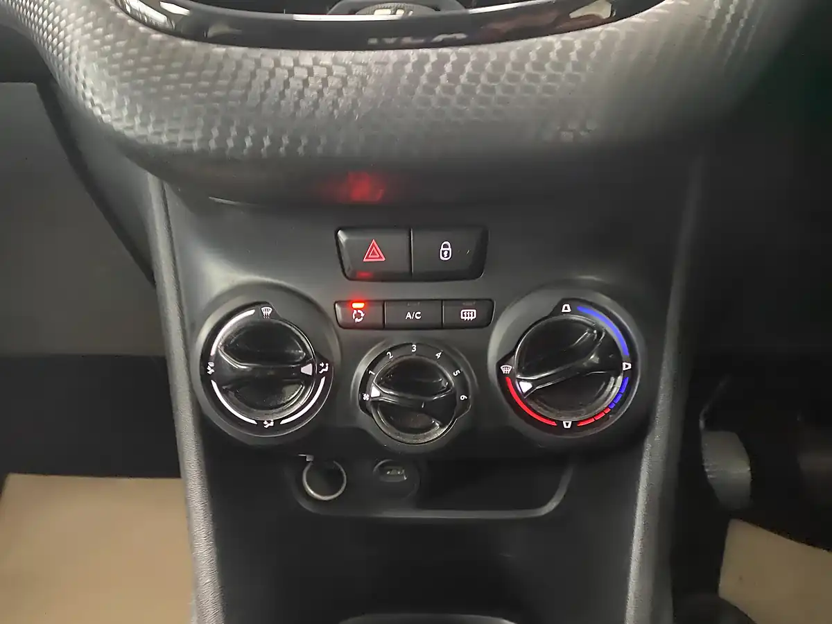 Used 2018 Peugeot 208 Signature White - Interior and Exterior details 15