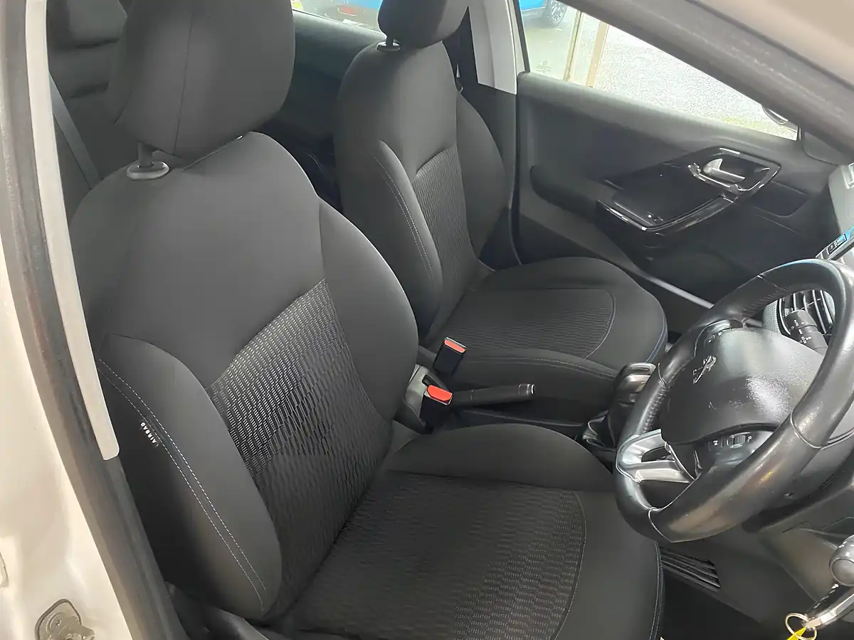 Used 2018 Peugeot 208 Signature White - Interior and Exterior details 16