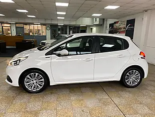 Used 2018 Peugeot 208 Signature White - Interior and Exterior details 5