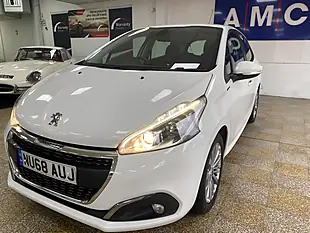 Used 2018 Peugeot 208 Signature White - Interior and Exterior details 6