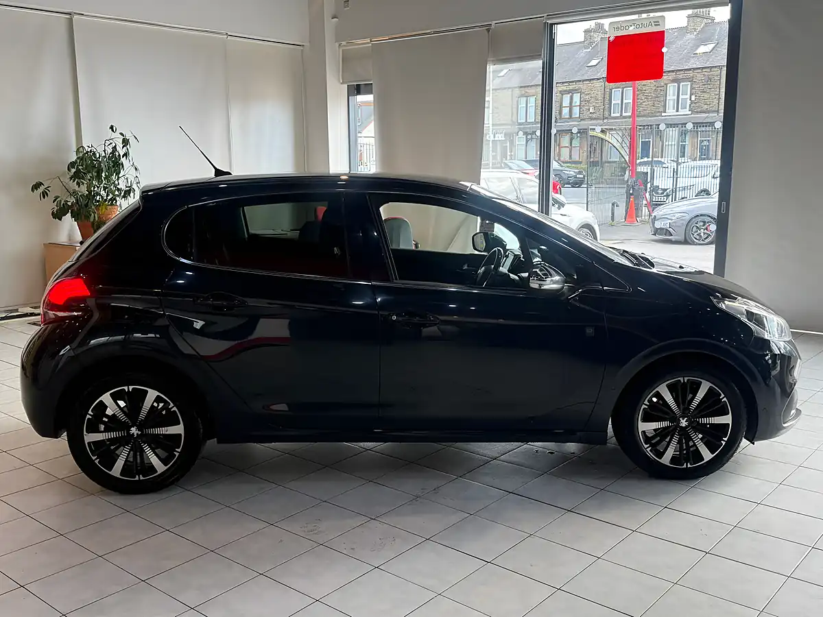 Used 2018 Peugeot 208 Tech Edition Grey - Interior and Exterior details 12