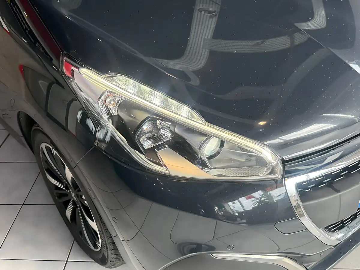 Used 2018 Peugeot 208 Tech Edition Grey - Interior and Exterior details 3