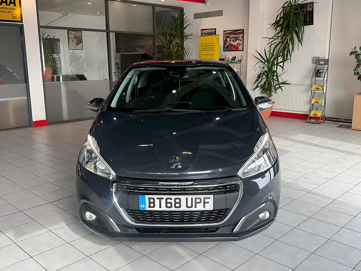 Used 2018 Peugeot 208 Tech Edition Grey - Interior and Exterior details 4