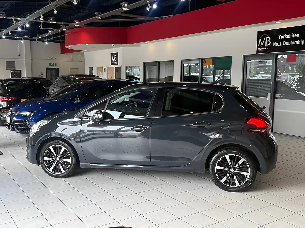 Used 2018 Peugeot 208 Tech Edition Grey - Interior and Exterior details 6