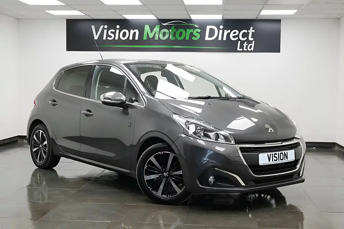 Used 2018 Peugeot 208 Tech Edition Grey - Front View