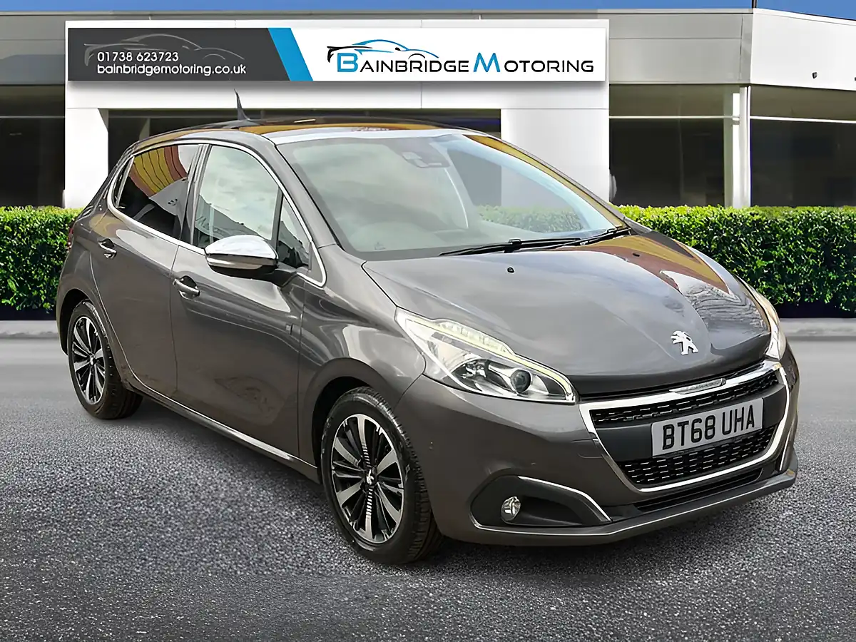 Used 2018 Peugeot 208 Tech Edition Grey - Front View
