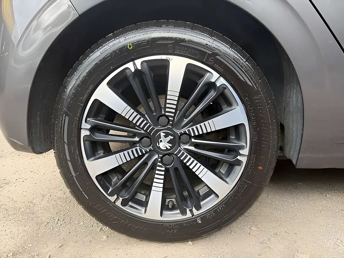 Used 2018 Peugeot 208 Tech Edition Grey - Interior and Exterior details 10