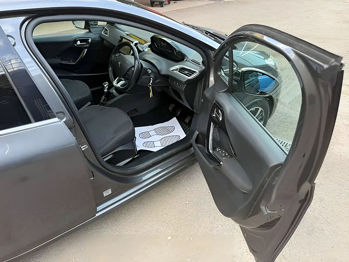 Used 2018 Peugeot 208 Tech Edition Grey - Interior and Exterior details 13