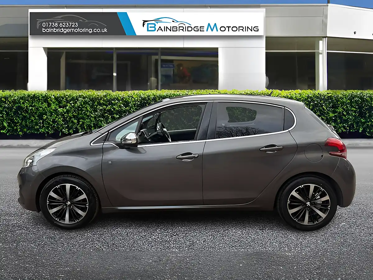 Used 2018 Peugeot 208 Tech Edition Grey - Interior and Exterior details 6