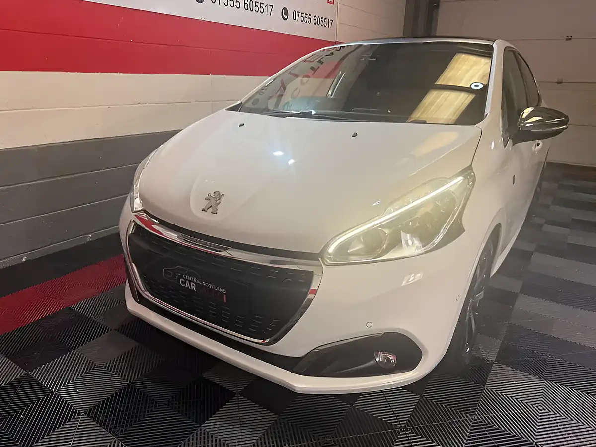 Used 2018 Peugeot 208 Tech Edition White - Interior and Exterior details 10