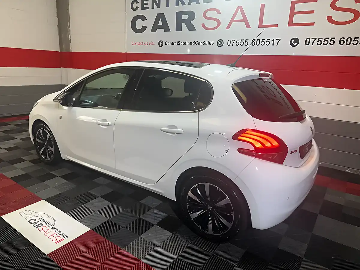 Used 2018 Peugeot 208 Tech Edition White - Interior and Exterior details 11