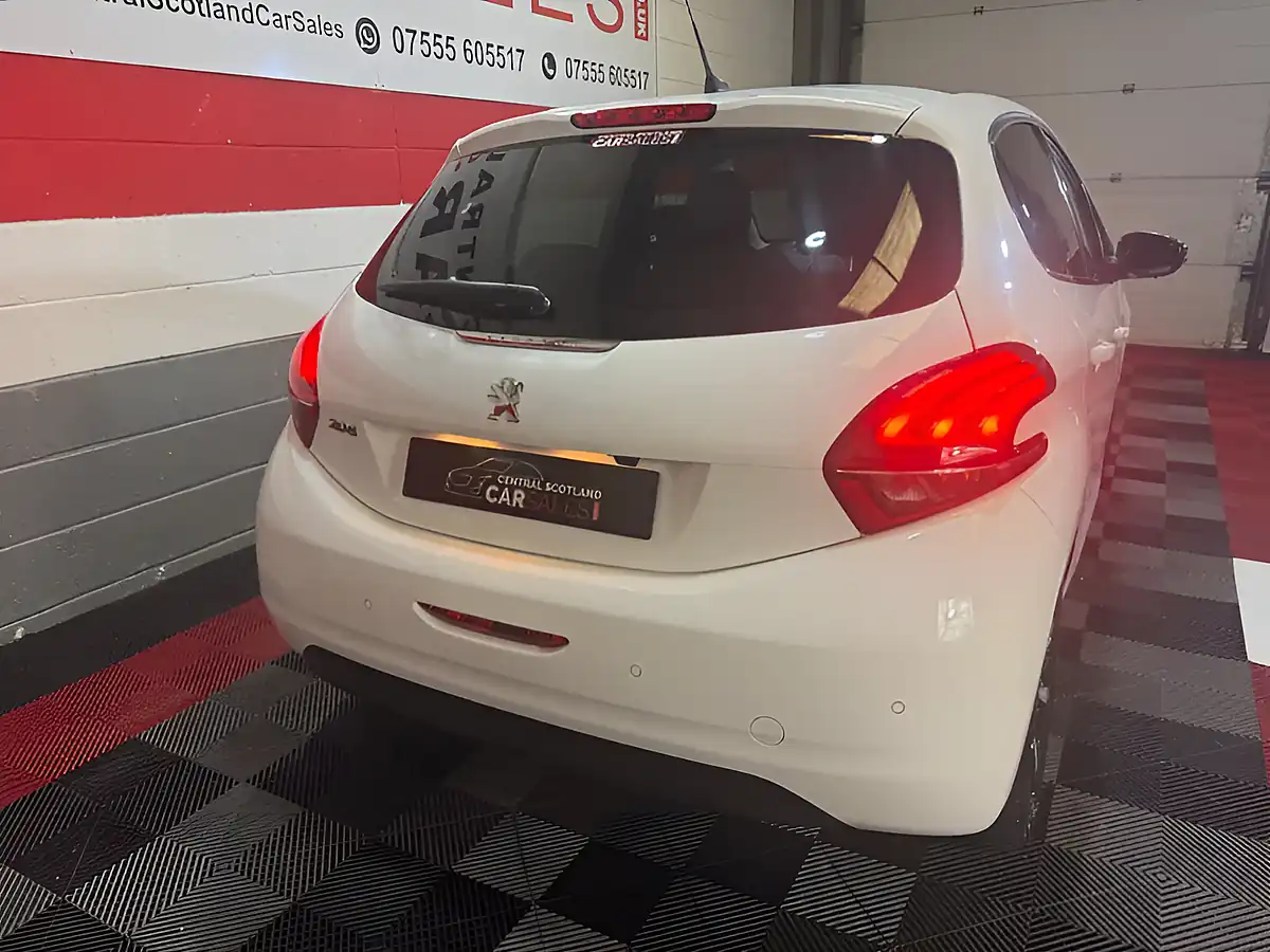 Used 2018 Peugeot 208 Tech Edition White - Interior and Exterior details 13