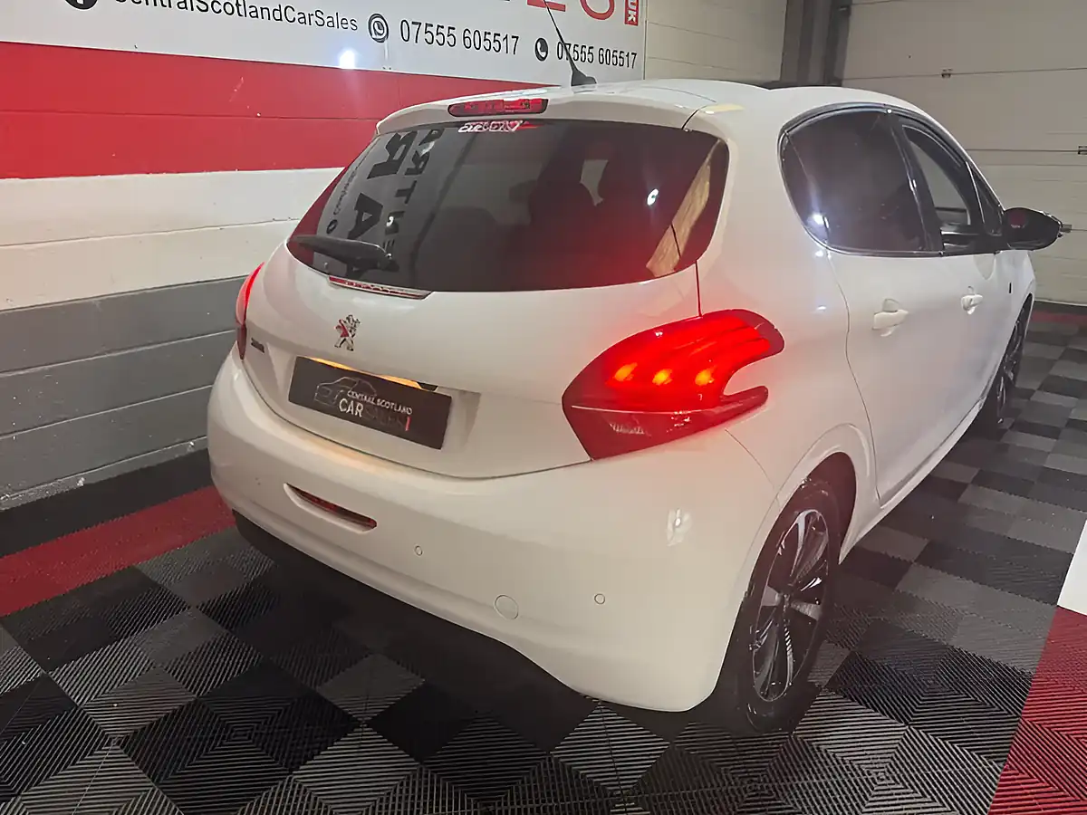 Used 2018 Peugeot 208 Tech Edition White - Interior and Exterior details 17
