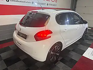 Used 2018 Peugeot 208 Tech Edition White - Interior and Exterior details 18