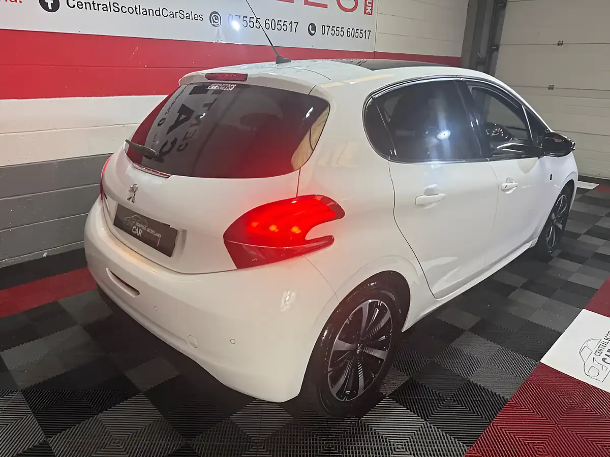 Used 2018 Peugeot 208 Tech Edition White - Interior and Exterior details 18