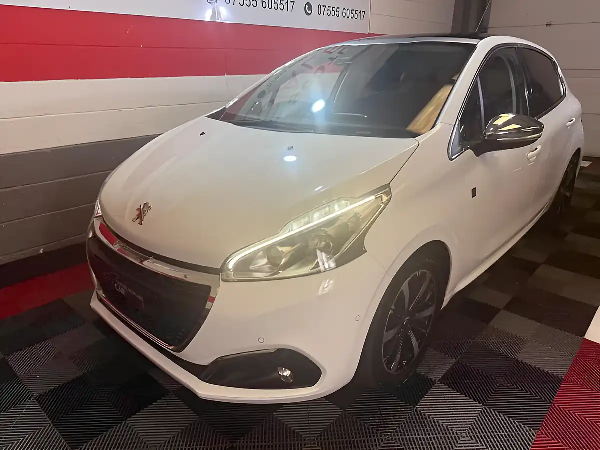 Used 2018 Peugeot 208 Tech Edition White - Interior and Exterior details 2