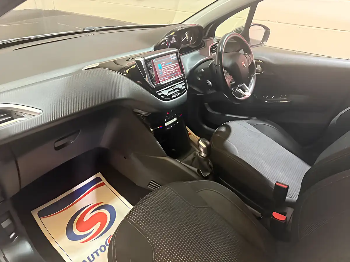 Used 2018 Peugeot 208 Tech Edition White - Interior and Exterior details 20