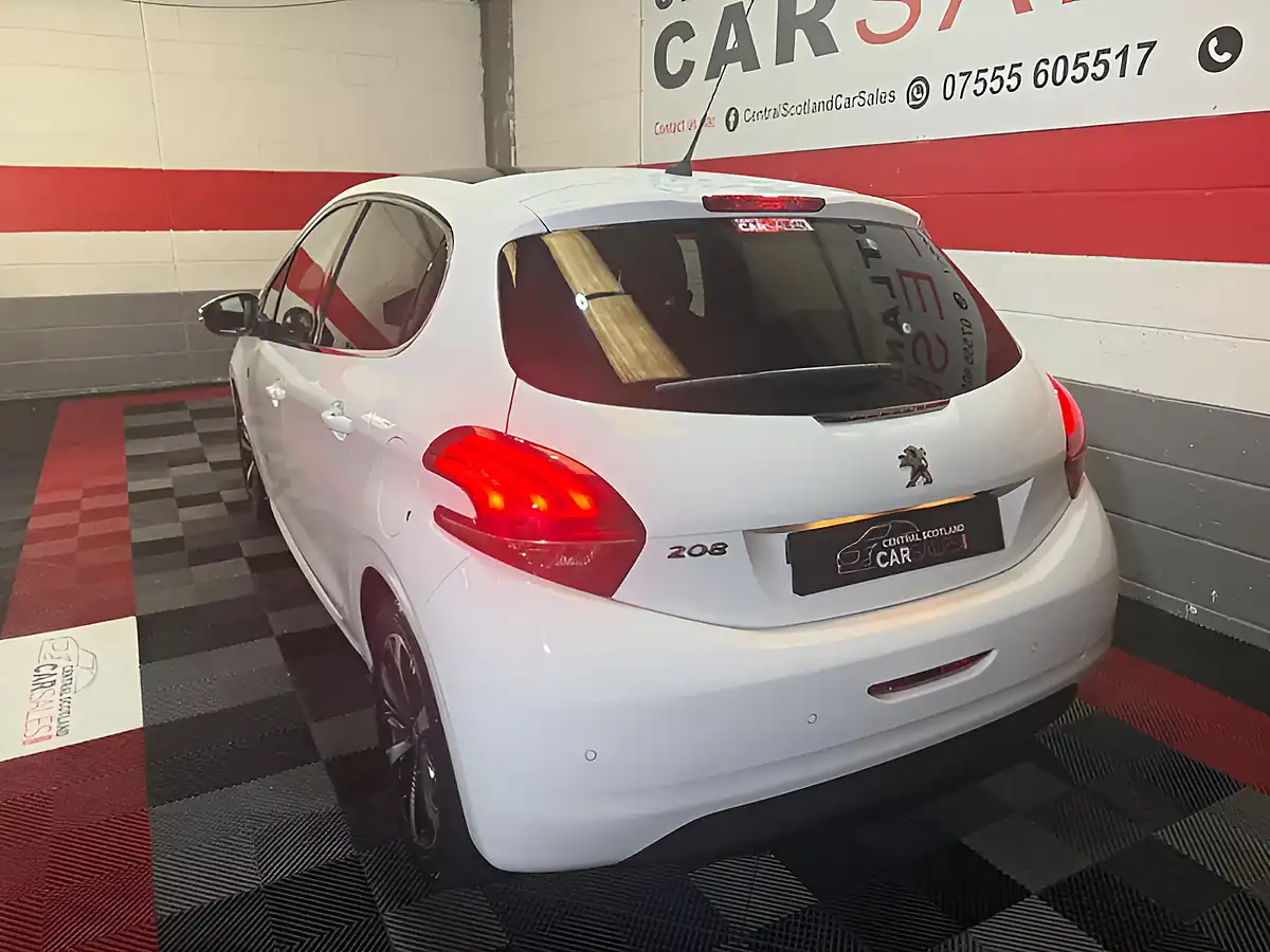 Used 2018 Peugeot 208 Tech Edition White - Interior and Exterior details 3