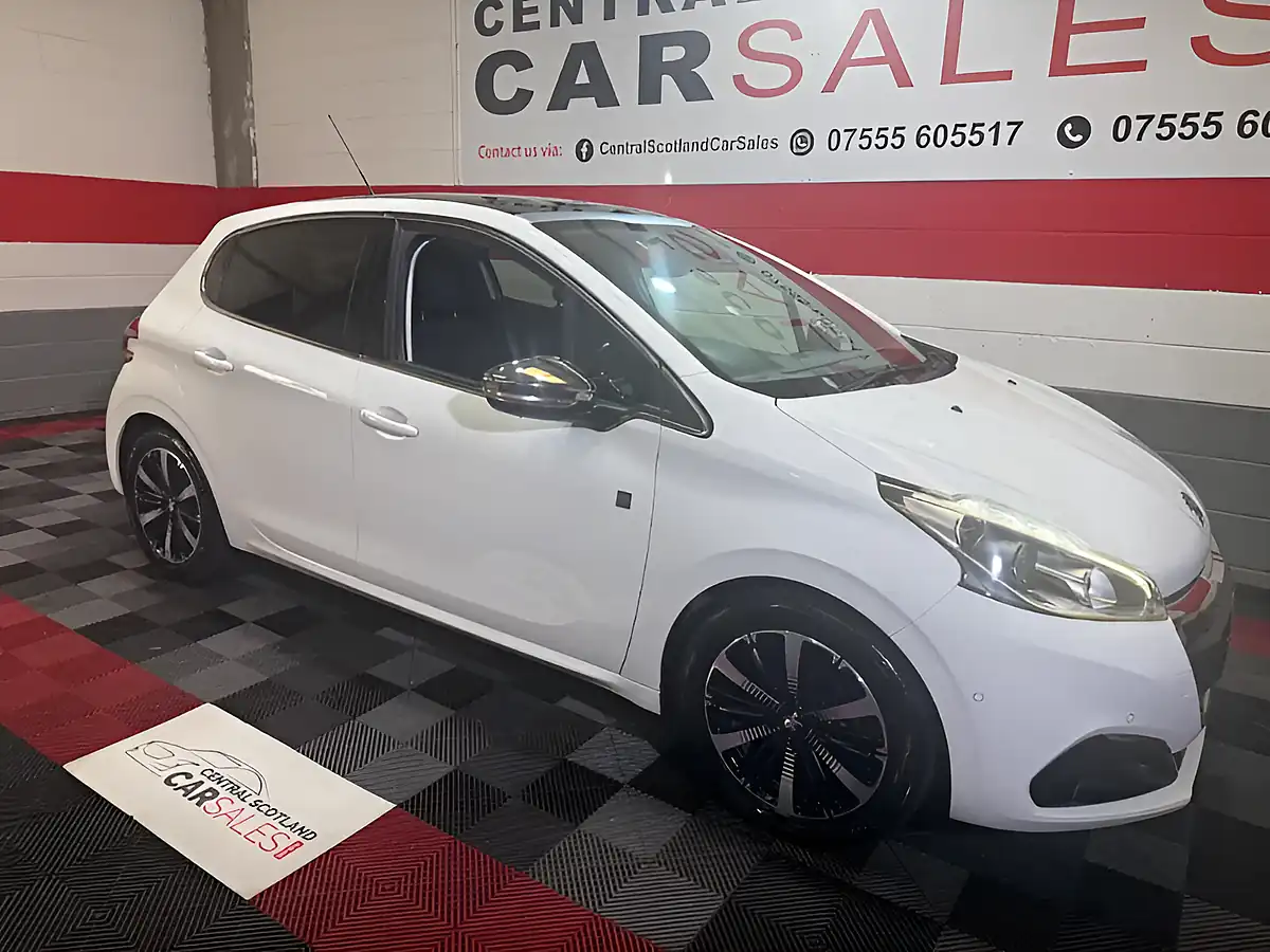 Used 2018 Peugeot 208 Tech Edition White - Interior and Exterior details 5