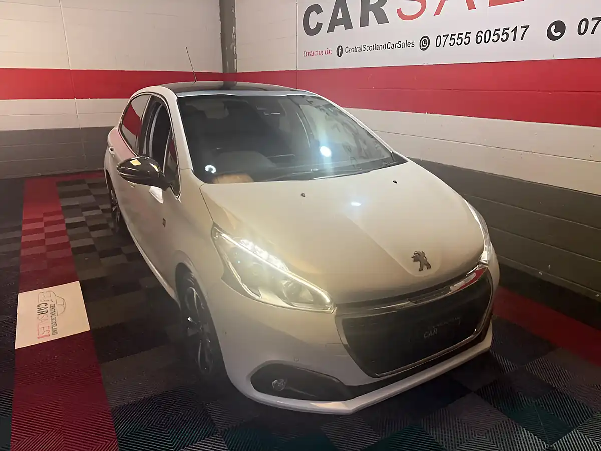 Used 2018 Peugeot 208 Tech Edition White - Interior and Exterior details 7