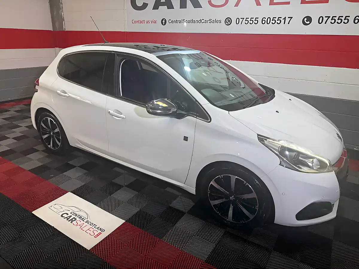 Used 2018 Peugeot 208 Tech Edition White - Interior and Exterior details 8