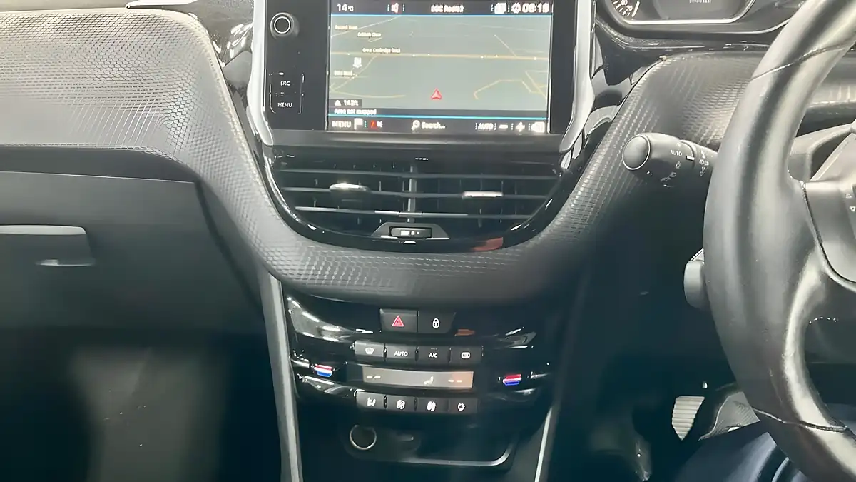 Used 2018 Peugeot 208 Tech Edition White - Interior and Exterior details 11