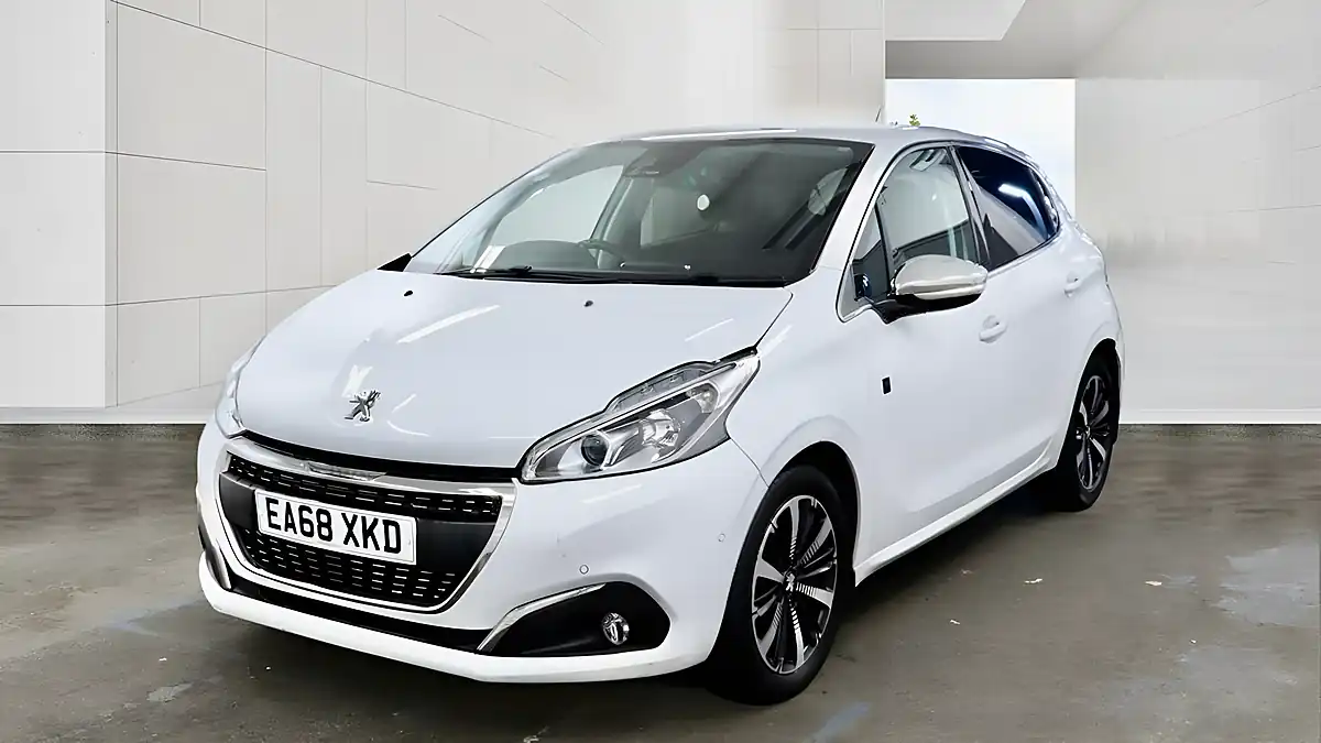 Used 2018 Peugeot 208 Tech Edition White - Interior and Exterior details 3