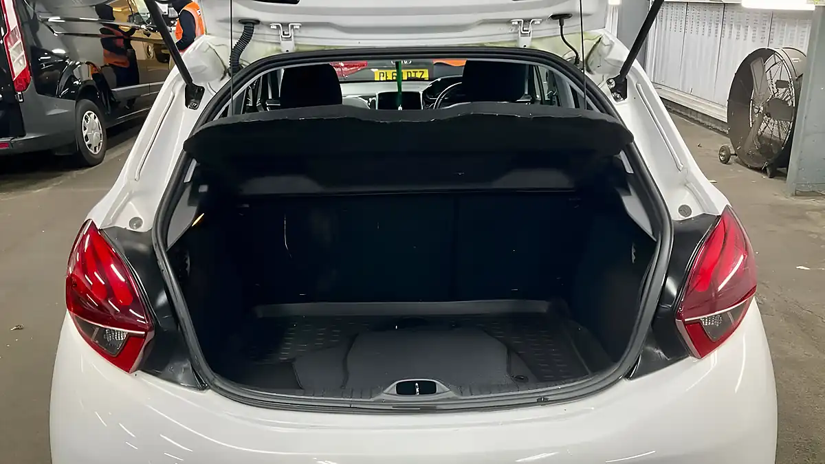 Used 2018 Peugeot 208 Tech Edition White - Interior and Exterior details 7