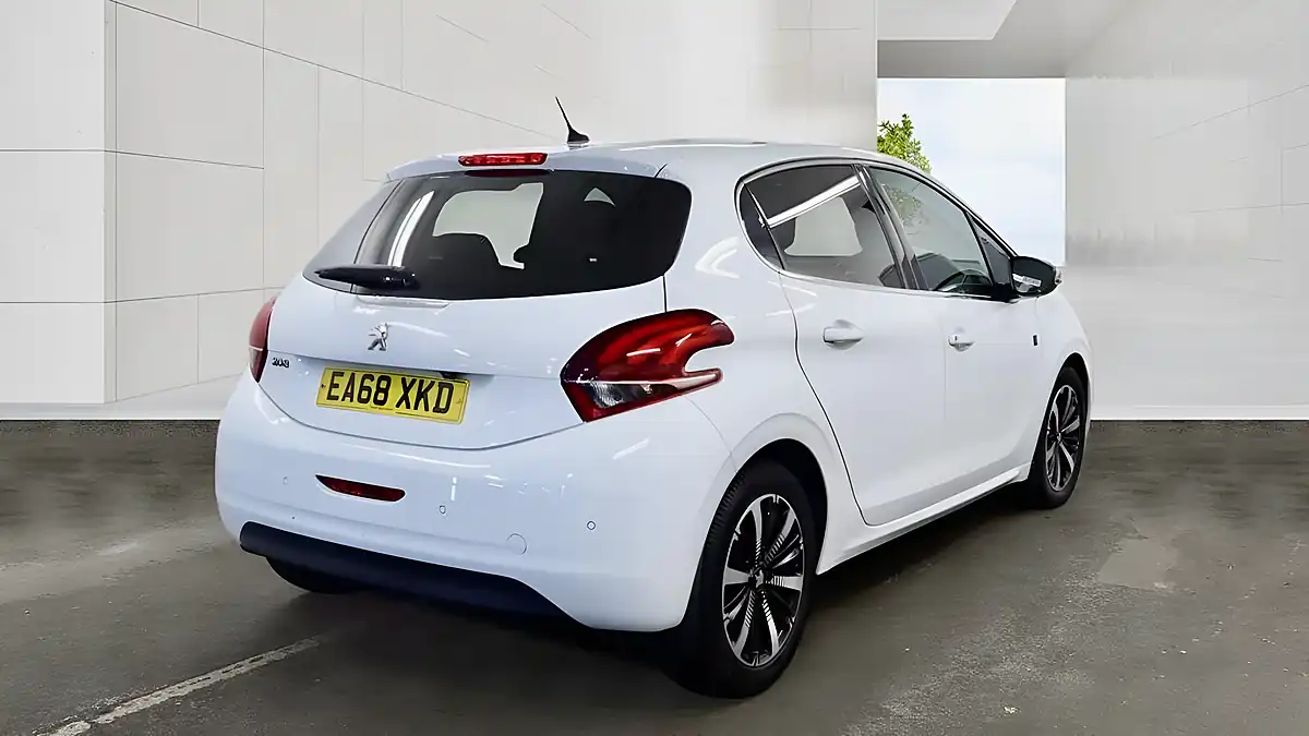 Used 2018 Peugeot 208 Tech Edition White - Interior and Exterior details 8