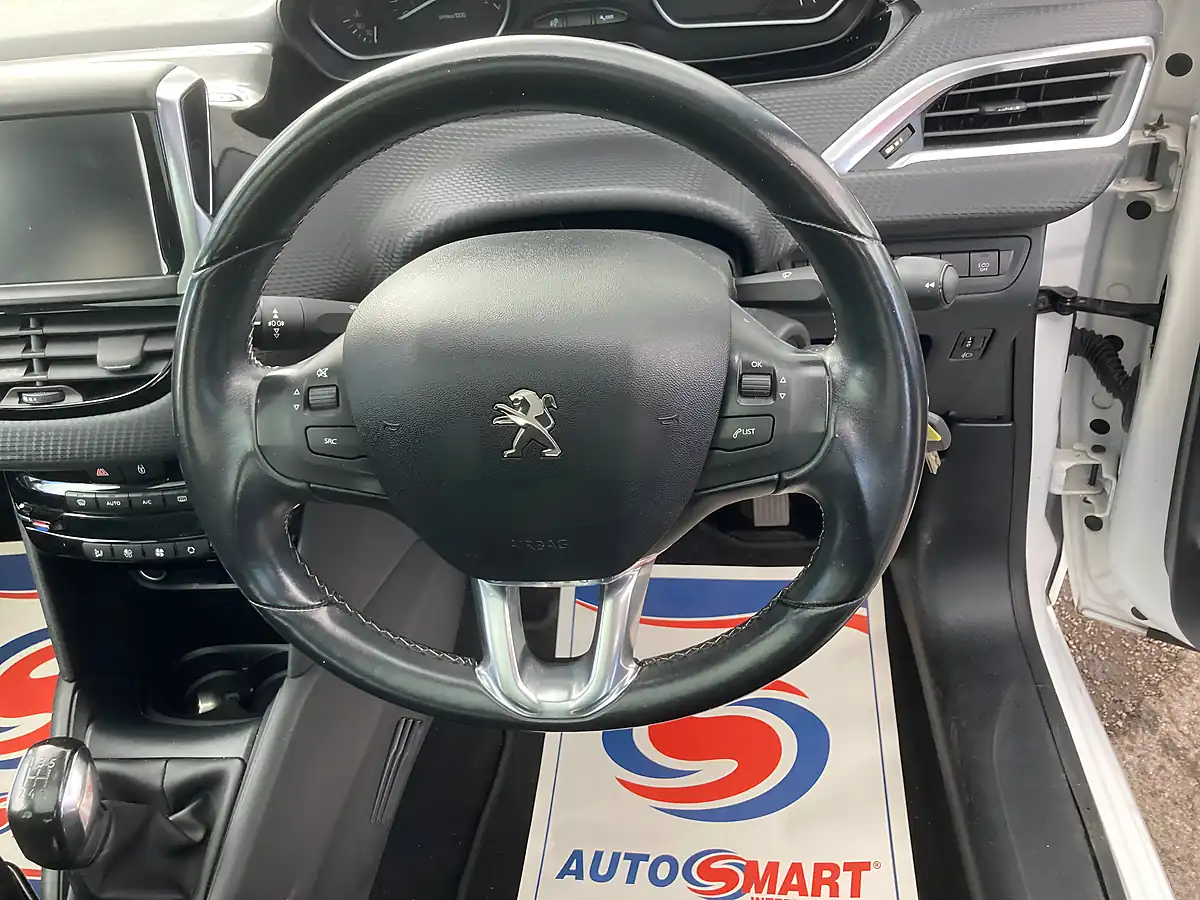 Used 2018 Peugeot 208 Tech Edition White - Interior and Exterior details 16