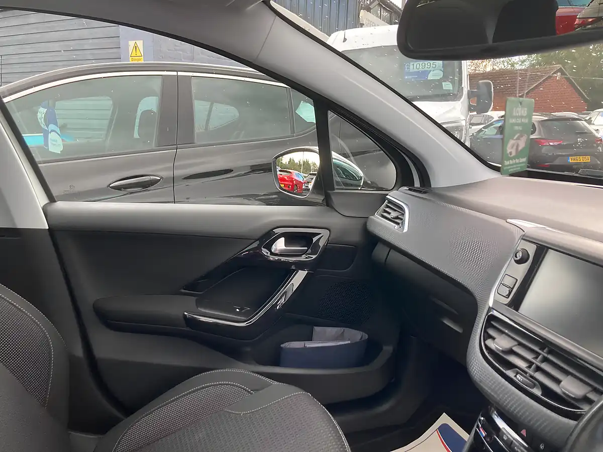 Used 2018 Peugeot 208 Tech Edition White - Interior and Exterior details 20