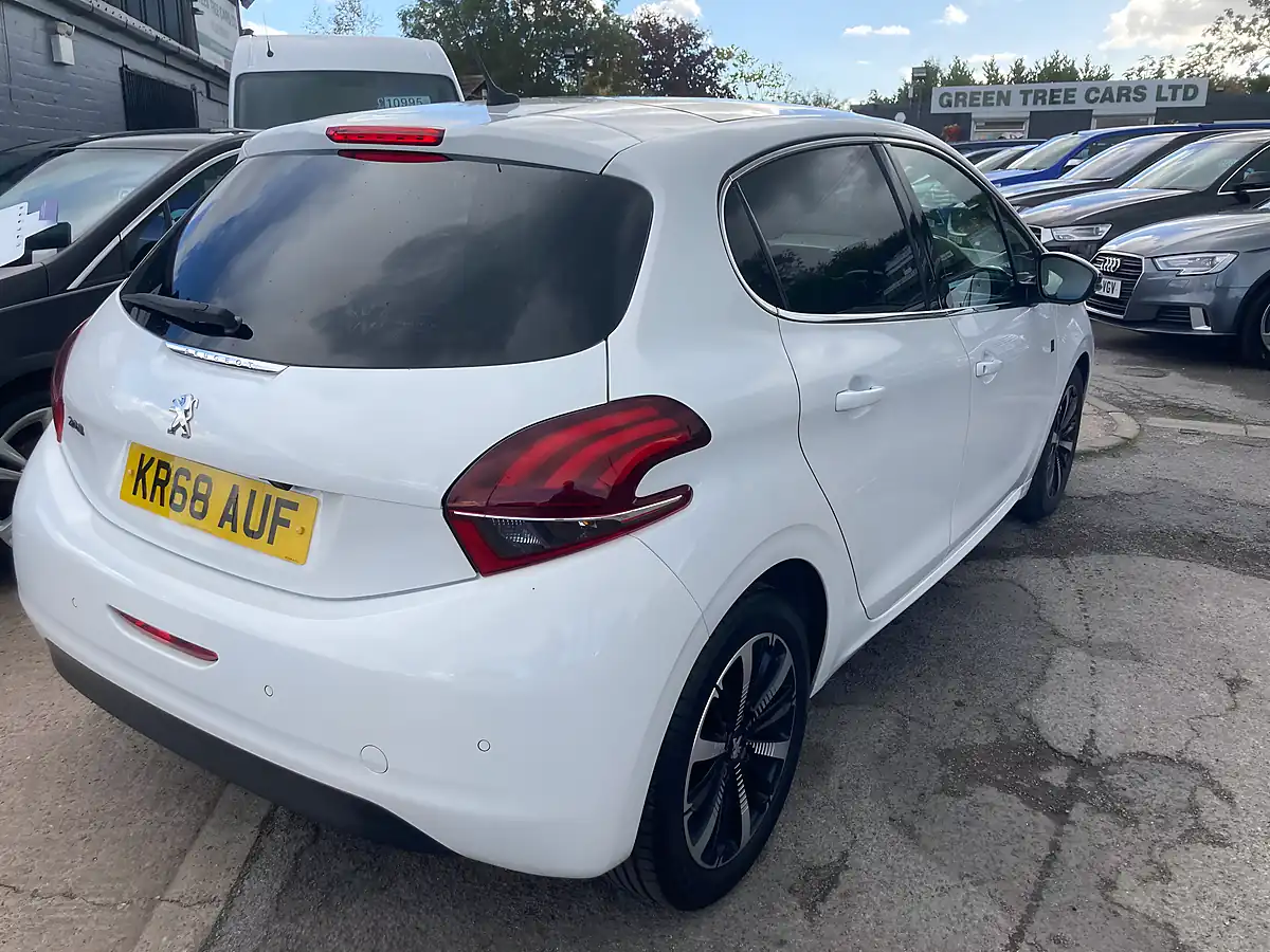 Used 2018 Peugeot 208 Tech Edition White - Interior and Exterior details 3