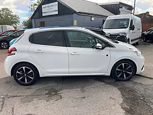 Used 2018 Peugeot 208 Tech Edition White - Interior and Exterior details 7
