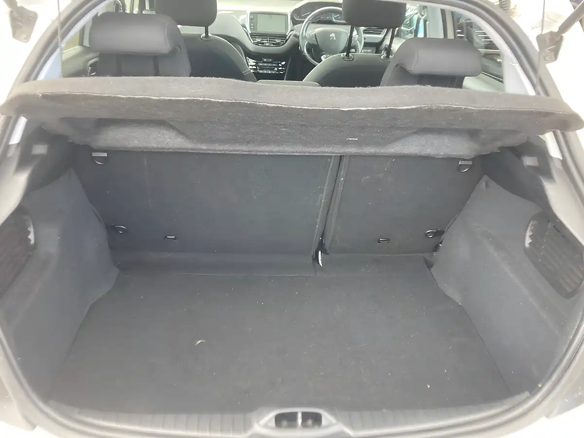 Used 2018 Peugeot 208 Tech Edition White - Interior and Exterior details 9