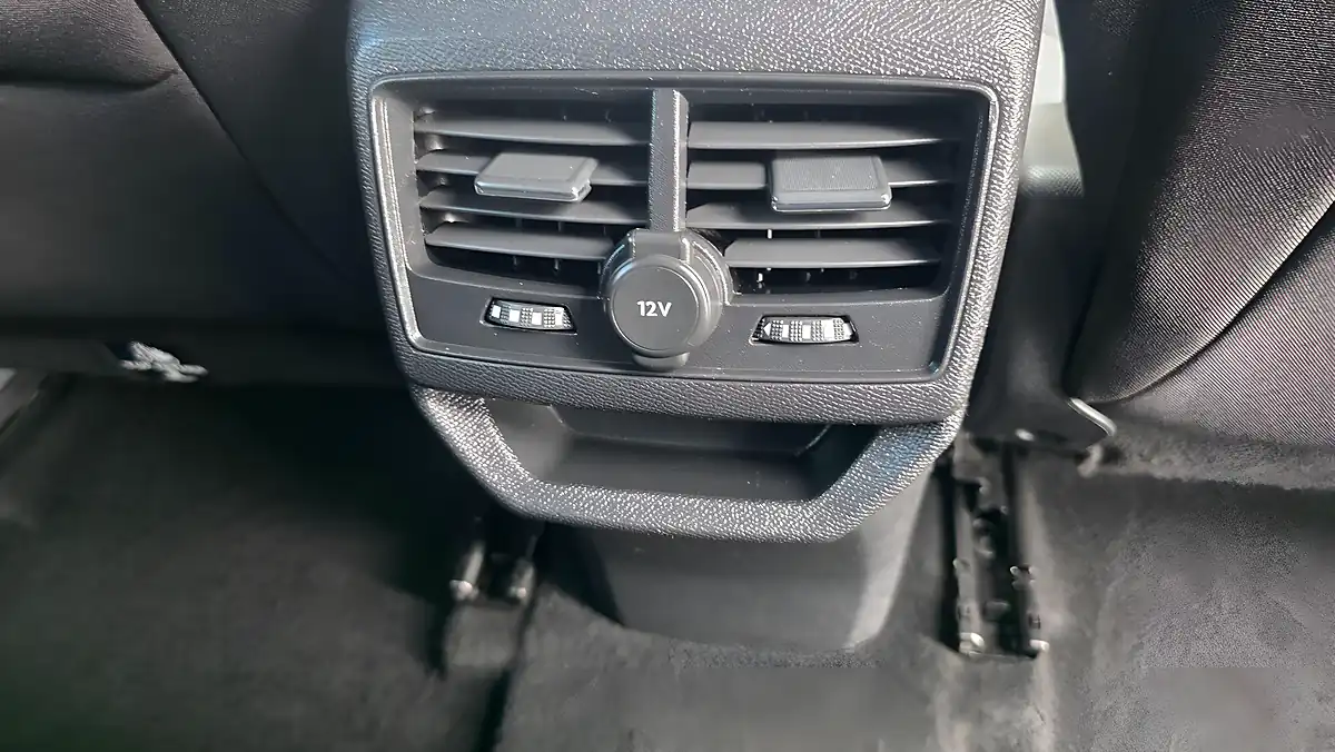 Used 2018 Peugeot 3008 Active Black - Interior and Exterior details 16