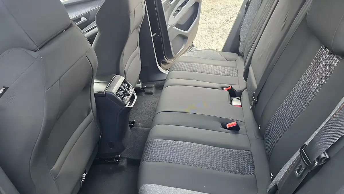 Used 2018 Peugeot 3008 Active Black - Interior and Exterior details 17