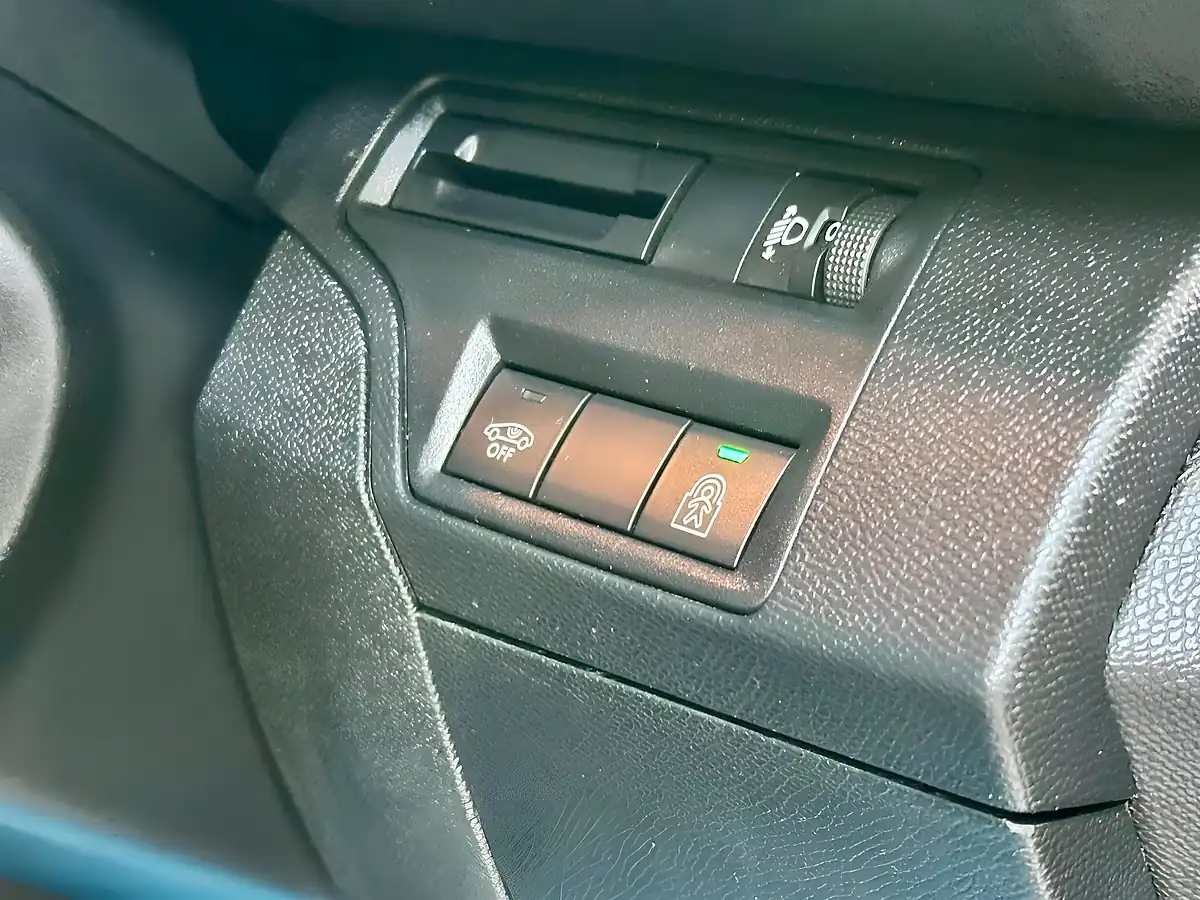 Used 2018 Peugeot 3008 Active Blue - Interior and Exterior details 14