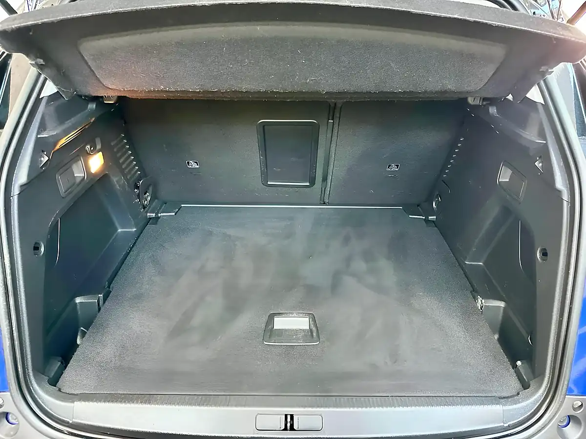 Used 2018 Peugeot 3008 Active Blue - Interior and Exterior details 15