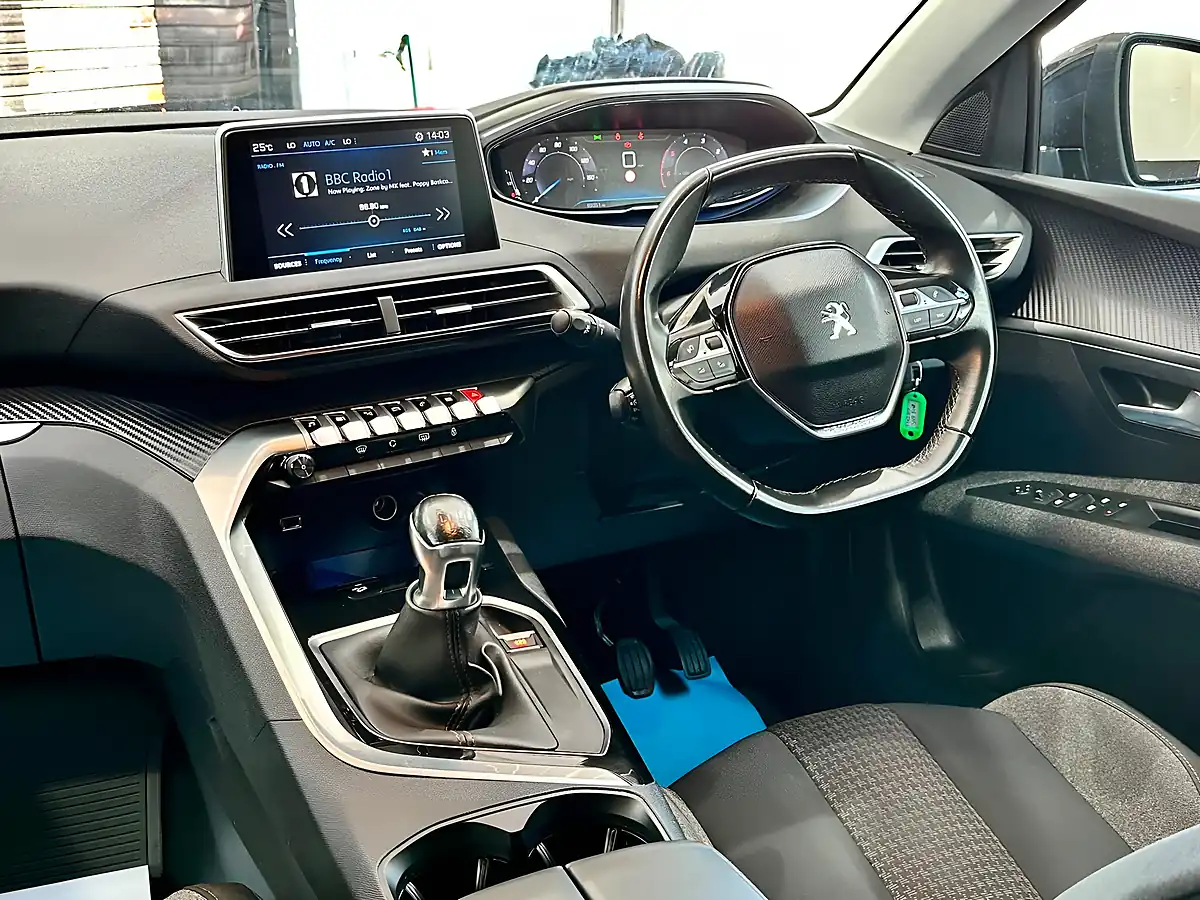 Used 2018 Peugeot 3008 Active Blue - Interior and Exterior details 16