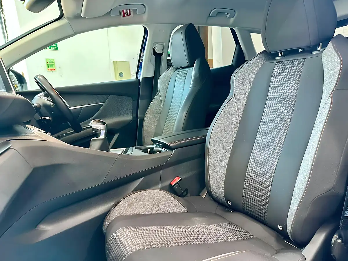 Used 2018 Peugeot 3008 Active Blue - Interior and Exterior details 17