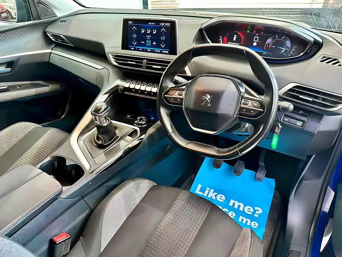 Used 2018 Peugeot 3008 Active Blue - Interior and Exterior details 6