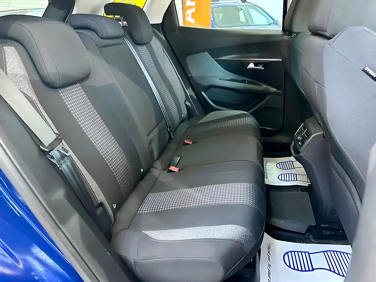 Used 2018 Peugeot 3008 Active Blue - Interior and Exterior details 8