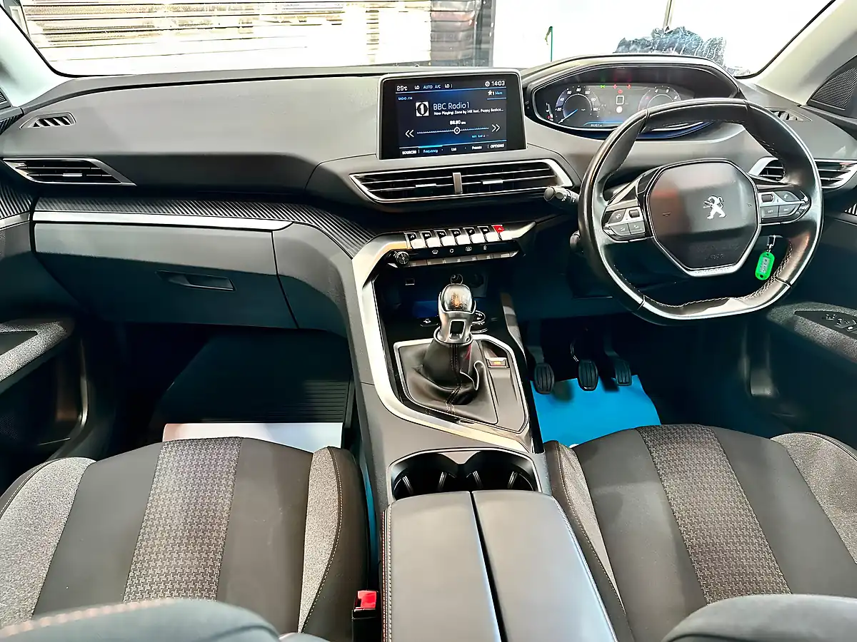 Used 2018 Peugeot 3008 Active Blue - Interior and Exterior details 9