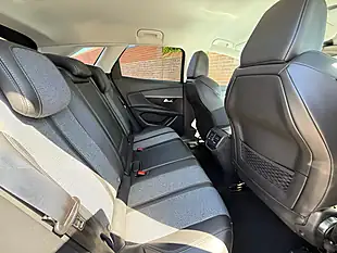 Used 2018 Peugeot 3008 Allure Amazonite Grey - Interior and Exterior details 12